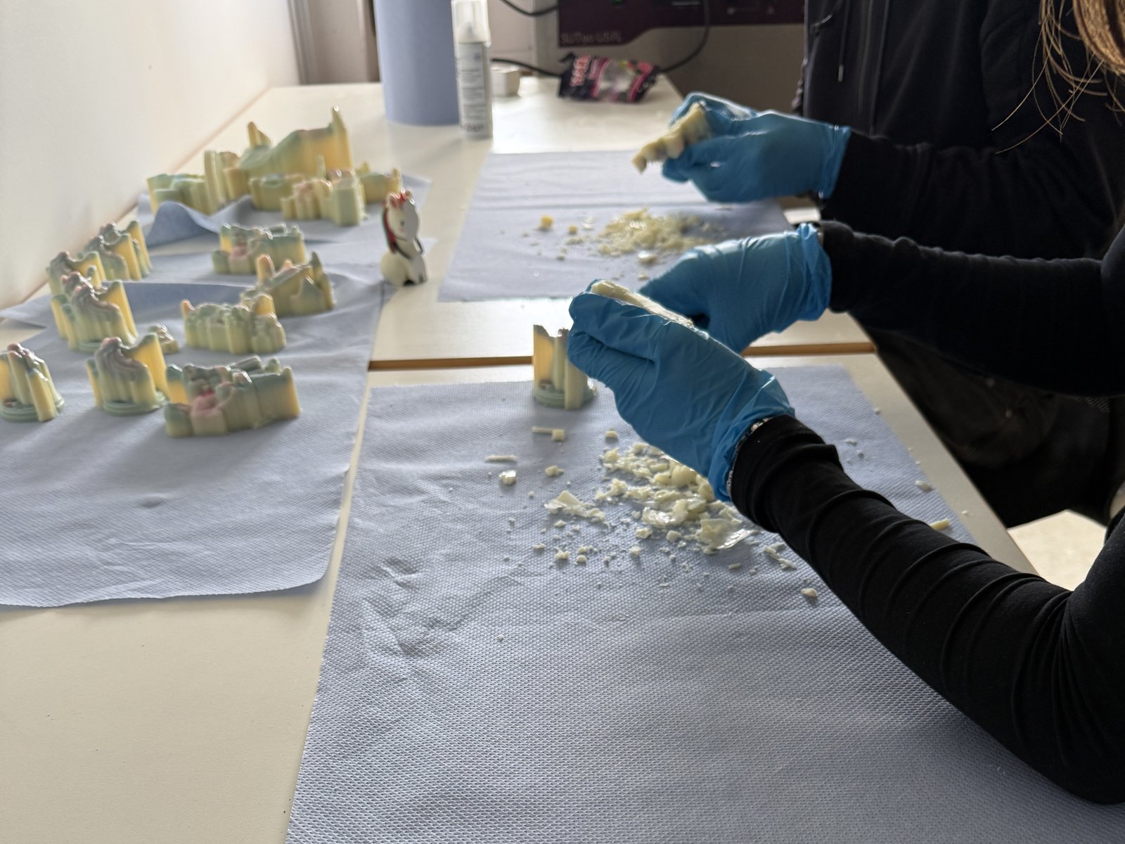 Wompfel wird von Hand gereinigt und veredelt